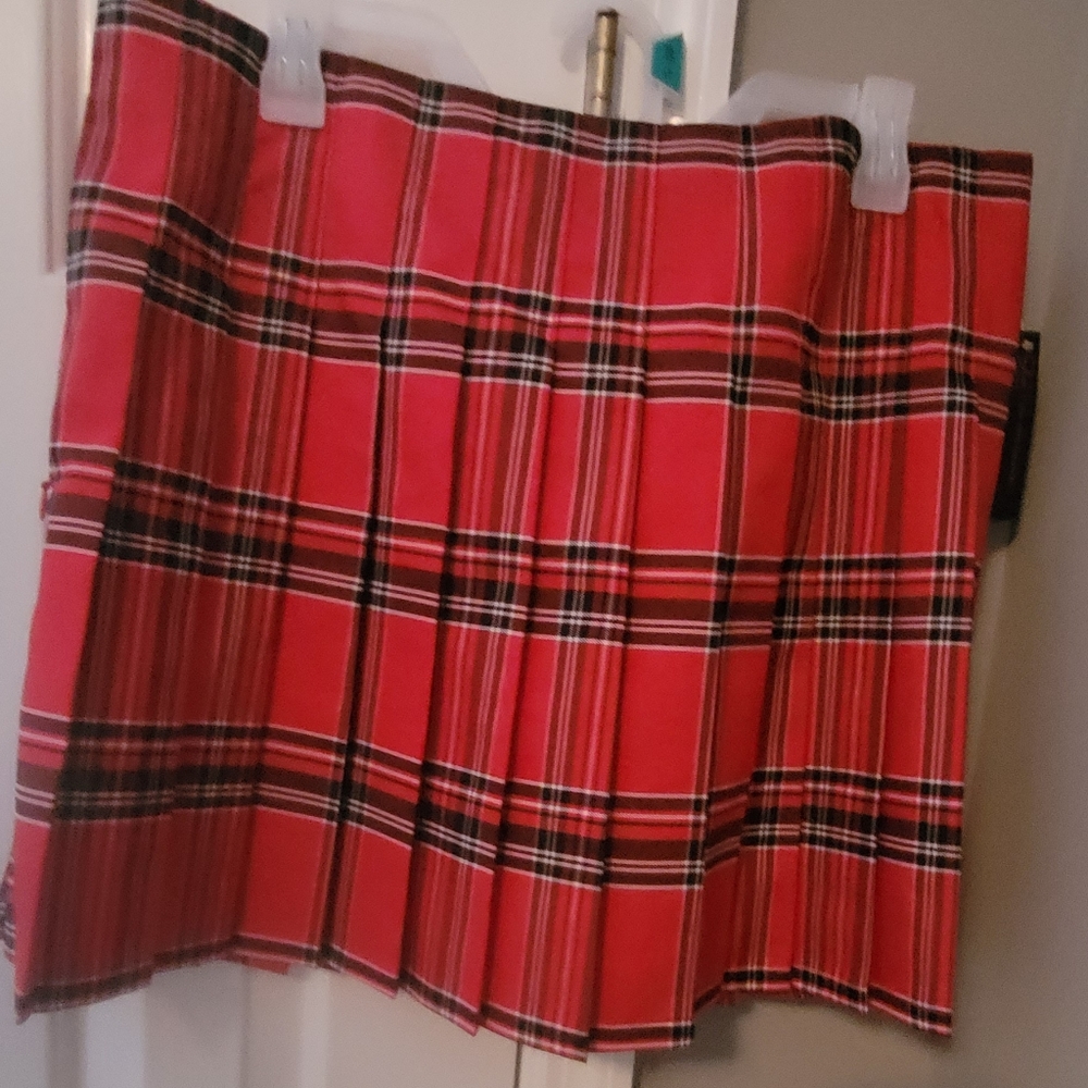 Pleated plaid skirt